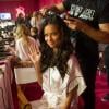 Adriana Lima nos bastidores do Victoria's Secret Fashion Show
