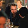 Sem Kristen Stewart, Robert Pattinson vai ao Go Go Gala, leilão beneficente para arrecadar fundos para crianças órfãs em todo o mundo, em Los Angeles, Estados Unidos, na última quinta-feira, 14 de novembro de 2013