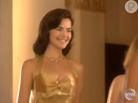 A atriz inicia a minissérie como a socialite Hilda Müller, durante um desfile de Miss Verão 59 em que sai como vencedora
