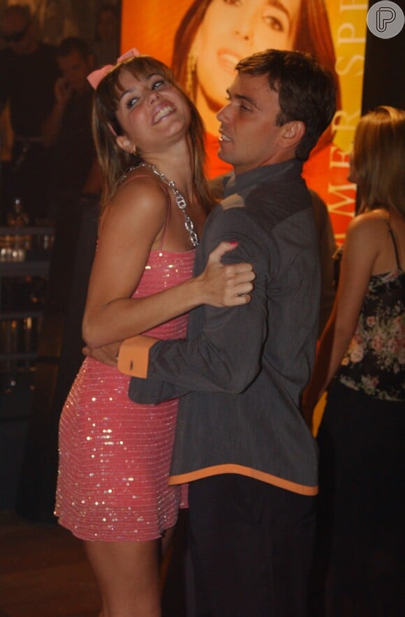 Deborah Secco e Marcelo Faria começaram a namorar durante a novela 'Celebridade' (2003), em que interpretaram Darlene e Vladimir, mas o romance durou poucos meses
