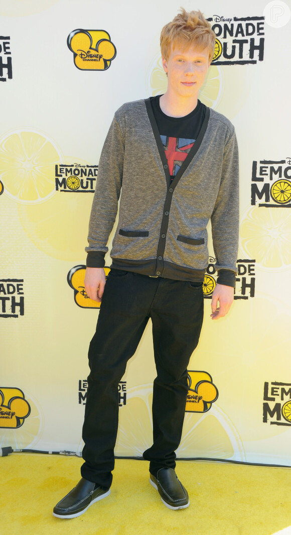 Adam Hicks foi à première de 'Lemonade Mouth', longa no qual interpretou o protagonista Wendell Gifford