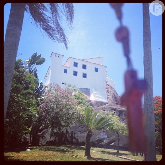 Débora Lyra visita convento em Vila Velha, no Espírito Santo, e mostra foto em seu Instagram
