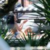 A cantora Solange Knowles curtiu a tarde na piscina em Santa Teresa, nesta quinta-feira, 21 de novembro de 2013