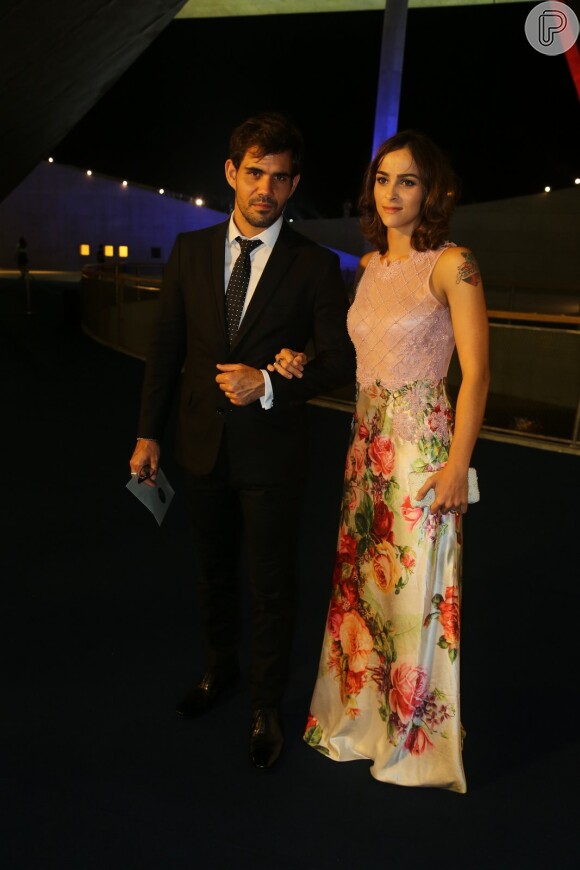 Juliano Cazarré e a mulher, Letícia Bastos, na gravação do especial de final de ano de Roberto Carlos na TV Globo