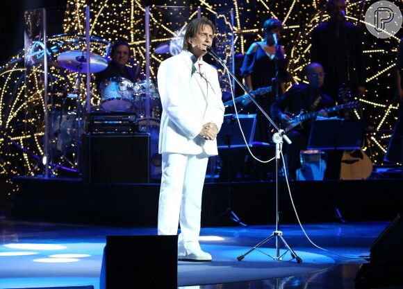 Roberto Carlos canta seus maiores sucessos na gravação do especial de final de ano, '40 anos. Juntos'
