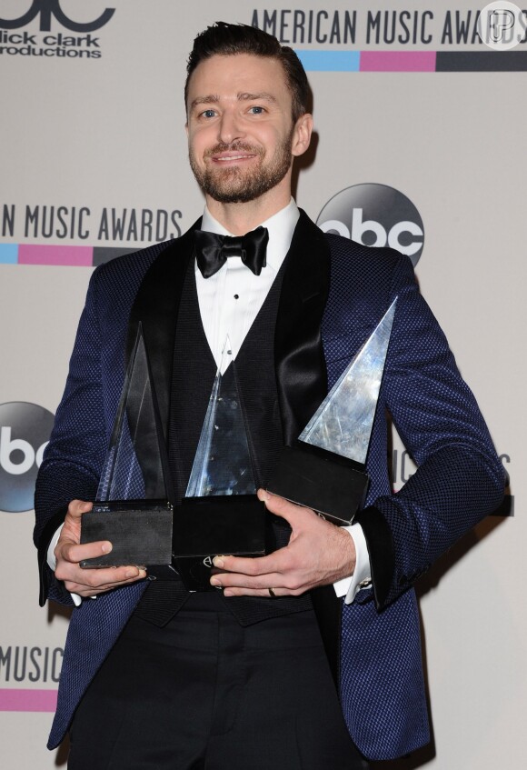 Justin Timberlake levou para a casa três troféus do AMA 2013