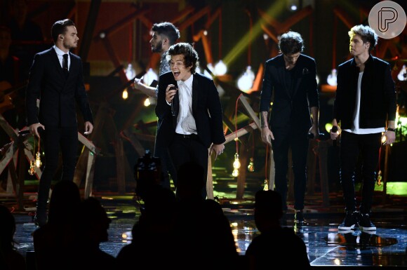 One Direction se apresenta no AMA 2013