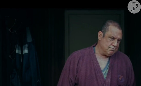 Antonio Fagundes interpreta o pai de Júnior, personagem principal do filme 'Quando Eu Era Vivo'. O longa é baseado no livro 'A Arte de Produzir Efeito Sem Causa', de Lourenço Mutarelli