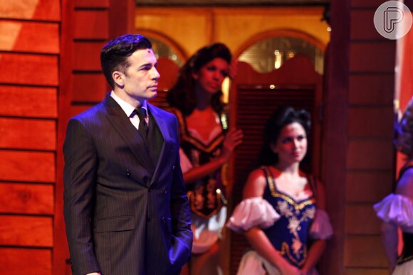 Jarbas Homem de Mello interpreta o personagem Bobby Child no musical, em 26 de novembro de 2013