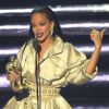 Rihanna ganhou o prêmio honorário Michael Jackson Video Vanguard das mãos de Drake