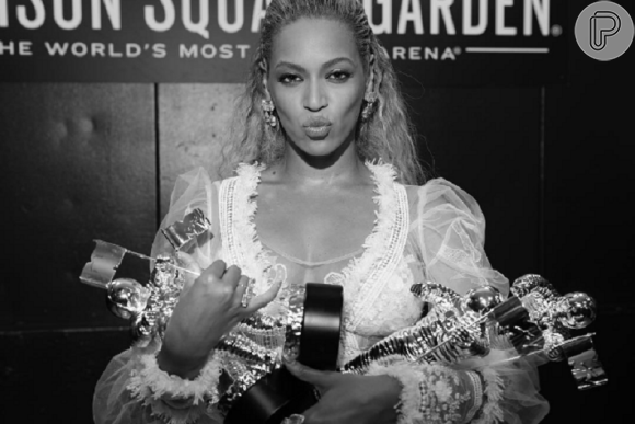 'Quero agradecer minha bela filha e meu incrível marido por seu apoio', disse Beyoncé no palco do VMA 2016, que aconteceu neste domingo, 28 de agosto de 2016