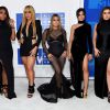 Normandi Kordei, Dinah Jane Hansen, Ally Brooke, Camila Cabello, Lauren Jauregui, as integrantes do Fifth Harmony apostaram um looks preto

