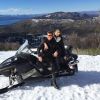 Camila Queiroz e Klebber Toledo estão curtindo férias em Bariloche após o fim da novela 'Êta Mundo Bom'