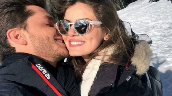 Klebber Toledo assume namoro com Camila Queiroz: 'Seu sorriso me faz sorrir'