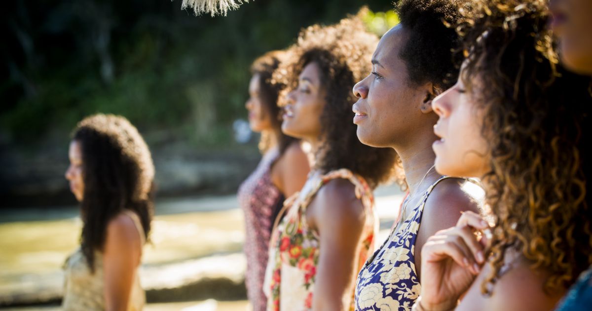 Chica (Tatiana Tibúrcio) e as caiçaras