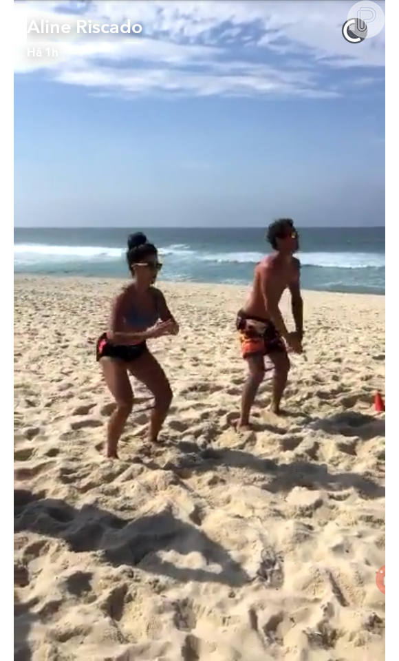 Aline Riscado e Felipe Roque praticaram treino funcional na praia nesta quarta-feira, 30 de agosto de 2016