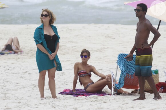 Letícia Isnard, Luis Miranda e Fernanda de Freitas gravam 'Junto & Misturado' na praia