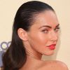 Megan Fox exibe tendência wet hair com ondas inspiradas em redcarpets