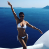 Juliana Paes retomou os treinos após viagem à Grécia, onde exibiu boa forma usando biquíni branco