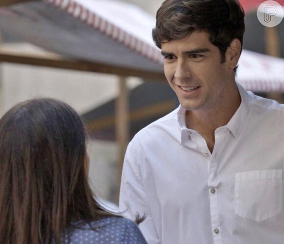 Shirlei (Sabrina Petraglia) diz a Felipe (Marcos Pitombo) que está pronta para ter sua primeira noite de amor com ele, na novela 'Haja Coração'