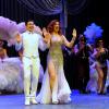Claudia Raia e Jarbas Homem de Mello dançam no palco do espetáculo 'Crazy for You'