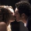 Tancinha (Mariana Ximenes) e Beto (João Baldasserini) se beijam, na novela 'Haja Coração', em setembro de 2016
