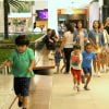 Juliana Paes passeou com os filhos no shopping neste domingo, 4 de setembro de 2016