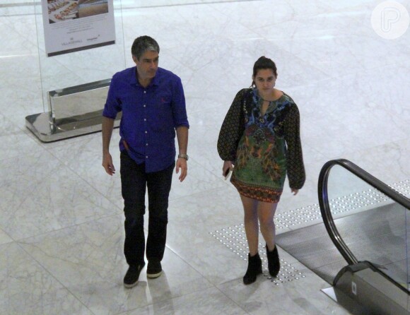 William Bonner e sua filha Beatriz passearam no shopping Village Mall, no Rio de Janeiro, neste domingo, 4 de setembro de 2016