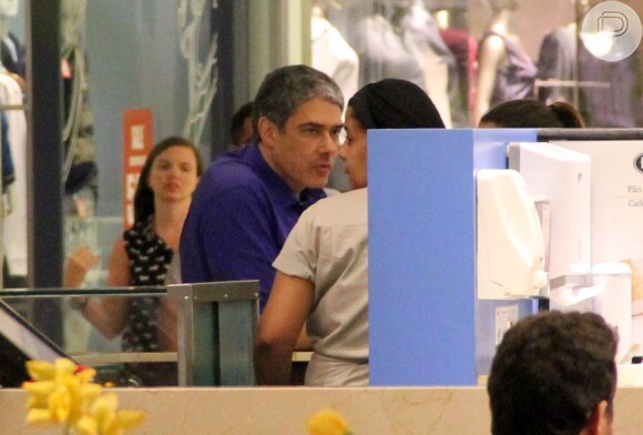 William Bonner e sua filha Beatriz passearam no shopping Village Mall, no Rio de Janeiro, neste domingo, 4 de setembro de 2016