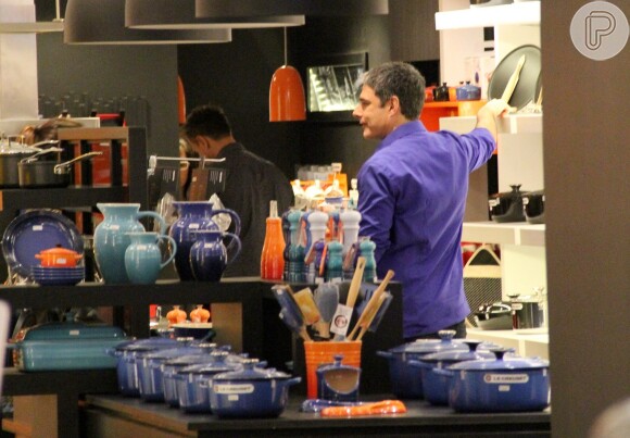 William Bonner e sua filha Beatriz passearam no shopping Village Mall, no Rio de Janeiro, neste domingo, 4 de setembro de 2016