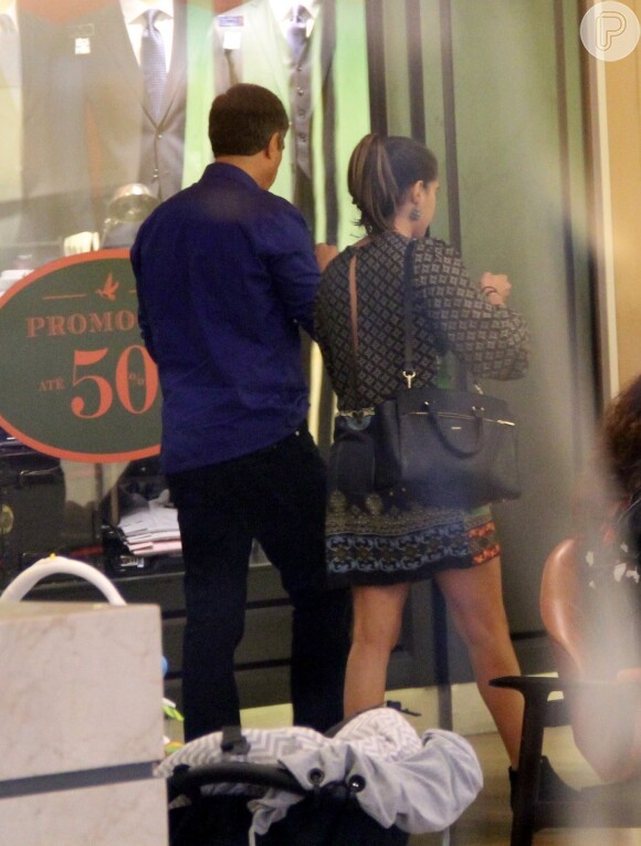 William Bonner e sua filha Beatriz passearam no shopping Village Mall, no Rio de Janeiro, neste domingo, 4 de setembro de 2016