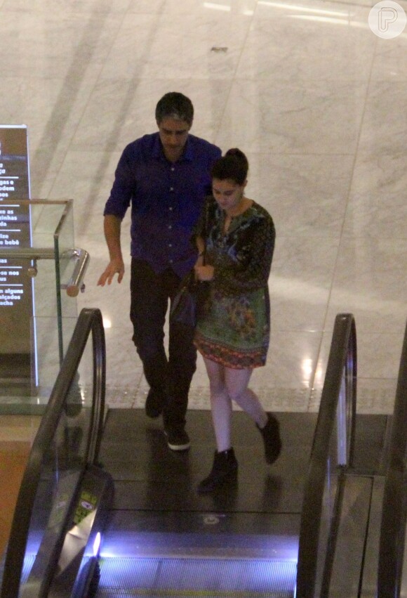 William Bonner e sua filha Beatriz passearam no shopping Village Mall, no Rio de Janeiro, neste domingo, 4 de setembro de 2016