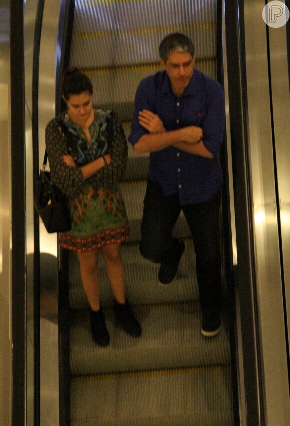 William Bonner e sua filha Beatriz passearam no shopping Village Mall, no Rio de Janeiro, neste domingo, 4 de setembro de 2016