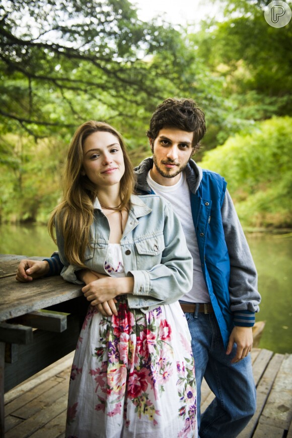 Isabelle Drummond e Chay Suede formam o casal de protagonistas,  Pedro e Helô, na primeira fase da novela 'A Lei do Amor'