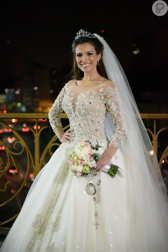 Realizada, Kamilla Salgado contou que sempre teve sonho de se casar na igreja usando vestido branco