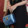 Débora Falabella usou bolsa uma bolsa da grife Gucci avaliado em R$ 5 mil