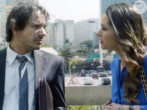 Jonas (João Cunha) é advogado de Leila (Fernanda Machado), em 'Amor à Vida'