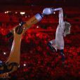 Amy Purdy conquistou o público com sua sensualidade e gingado ao dançar na cerimônia de abertura dos Jogos Paralímpicos Rio 2016