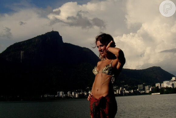 Tina Villela é carioca. Ela adora viajar e praticar ioga e andar de bicicleta