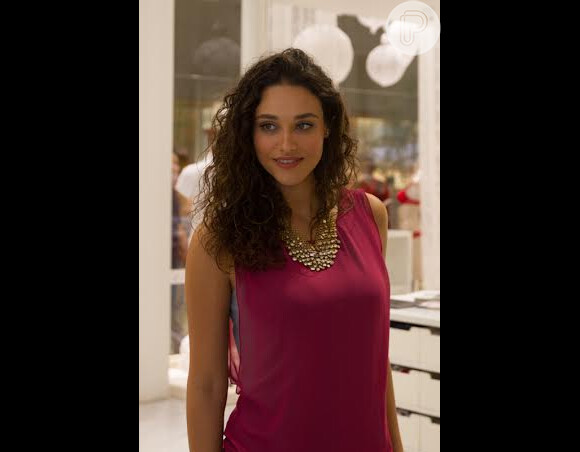 A atriz Débora Nascimento prestigiou um evento em uma loja de lingerie no shopping Center Norte, na noite desta quinta-feira, 5 de dezembro de 2013, em São Paulo