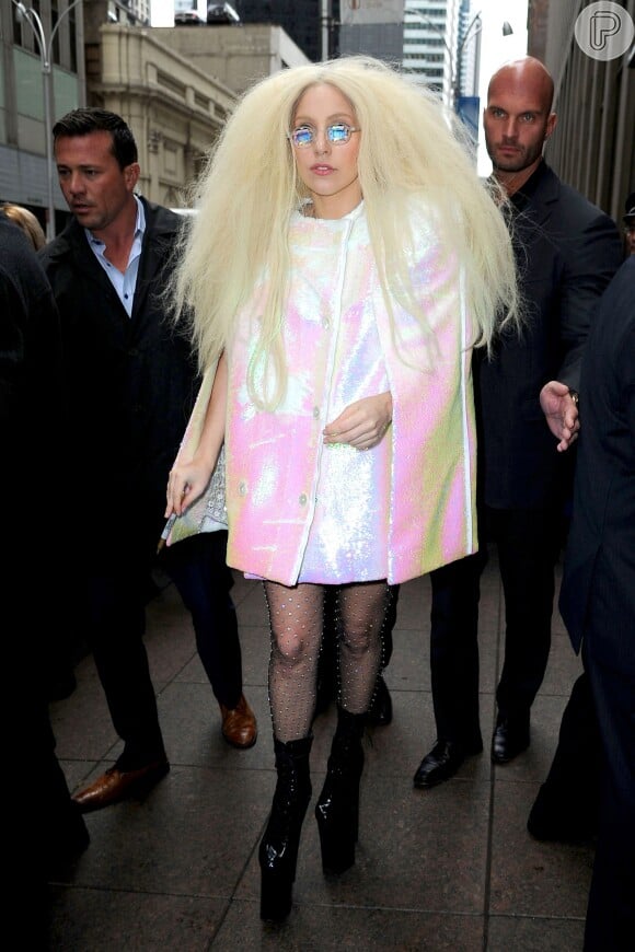 Lady Gaga revelou em entrevista que fuma maconha para esquecer a fama