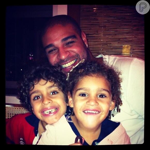 Adriano já é pai de Adrianinho e Sofia