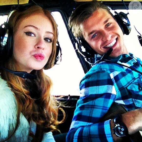 Marina Ruy Barbosa e Klebber Toledo fazem passeio de helicóptero