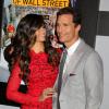 Camila Alves e Matthew McConaughey participam da premiére do filme 'O Lobo de Wall Street'