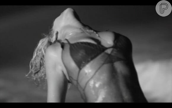 Em 'Drunk in Love', Beyoncé usa um biquíni preto da Les Essentiels