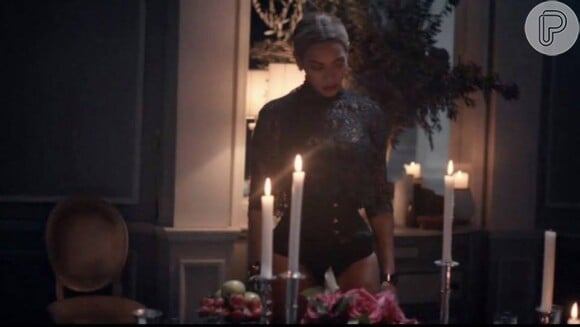 No clipe 'Jealous', Beyoncé aparece com um corselet da marca Baroque