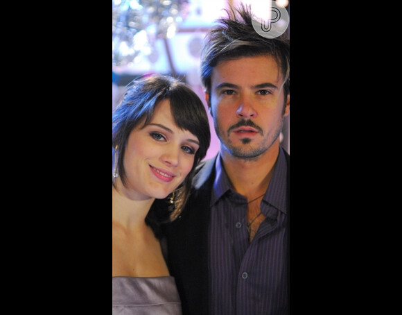 Artur (Paulinho Vilhena) e Marina (Bianca Bin) foram par romântico em 'Malhação'
