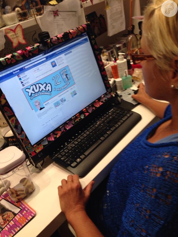 Xuxa alimenta quase que diariamente o seu Facebook. Para a apresentadora, uma forma de ficar em contato direto com seus fãs