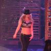 Britney Spears exibiu o corpo em forma ao cantar 'Me Against The Music' no Planet Hollywood