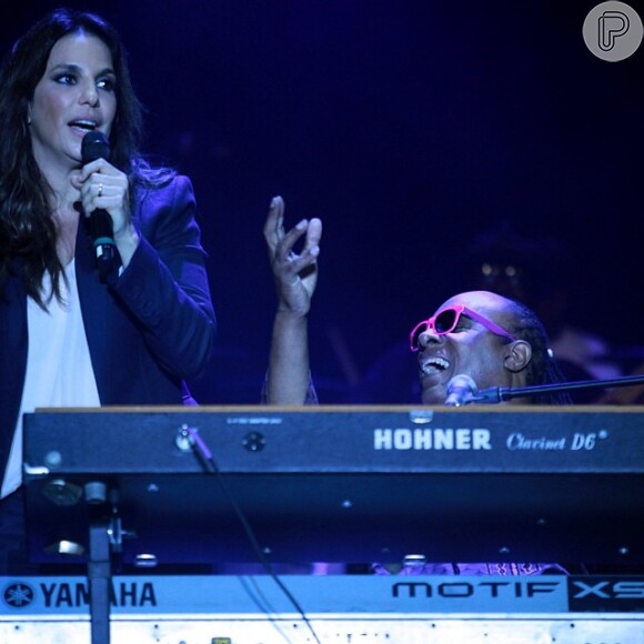 A cantora realizou o sonho de cantar com Stevie Wonder em Brasília. Os dois cantaram 'Garota de Ipanema' e 'Master Blaster'